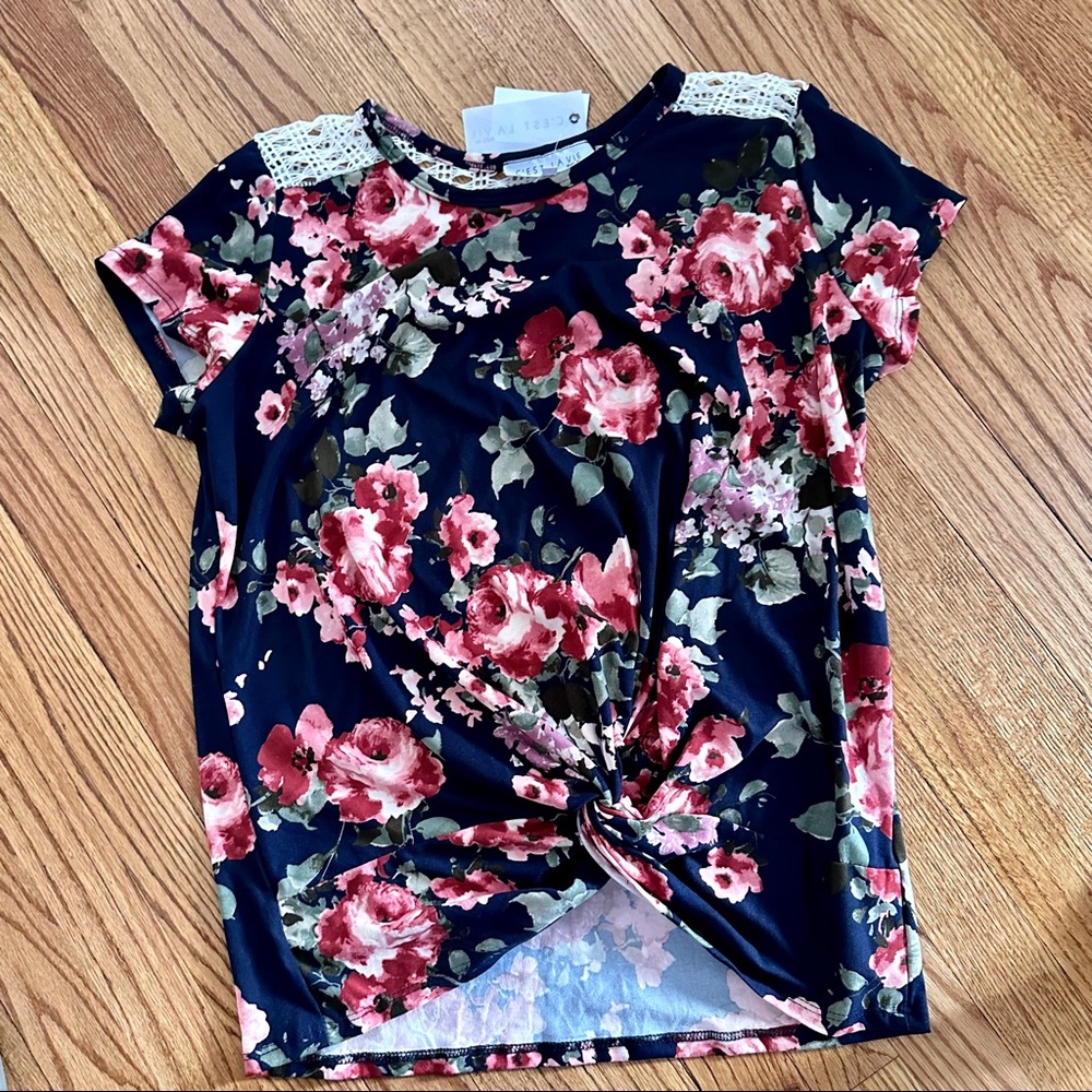 Two blouses - Picture 5 of 7
